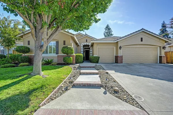 9421 LAKEPOINT DR