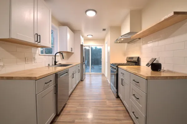 2080 AHNEITA DR