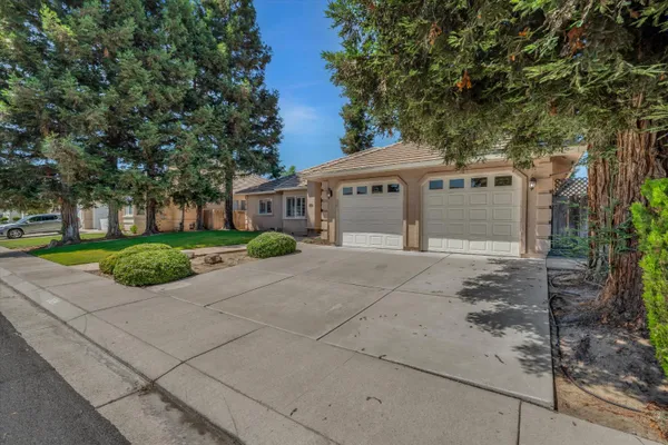 2424 THADDEOUS DR