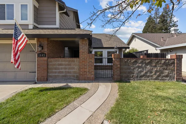 1645 REVERE DR