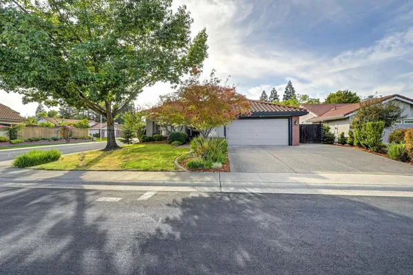 1441 LORIMER WAY