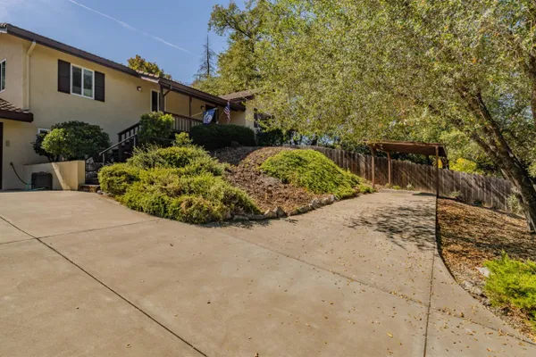28 FRONTIER DR