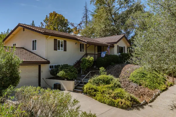 28 FRONTIER DR
