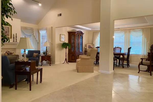 2401 WOODLAKE CT