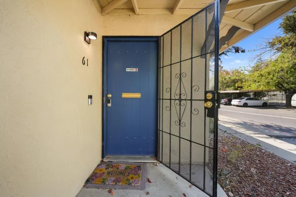 56 W ELLIOT ST 61