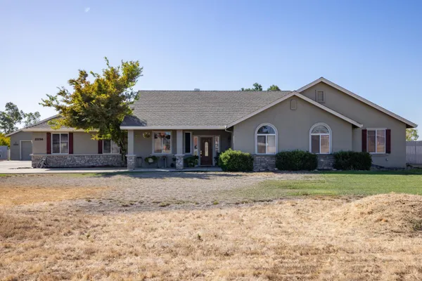21196 E ROSE CLOVER LN