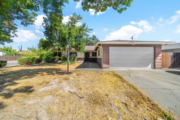 7642 SAYBROOK DR