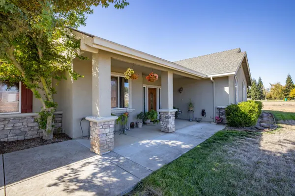 21196 E ROSE CLOVER LN