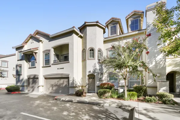 5520 TARES CIR