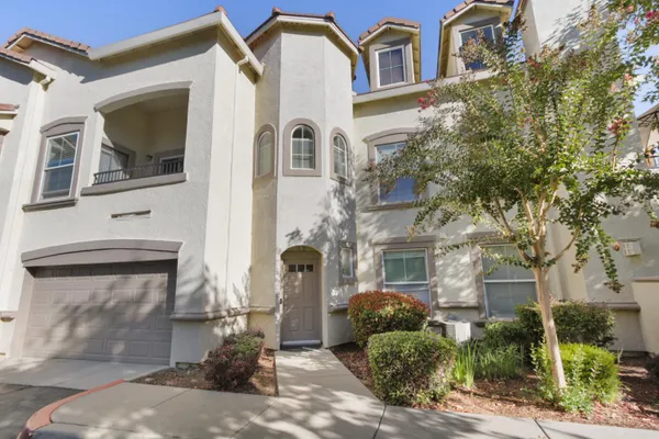5520 TARES CIR
