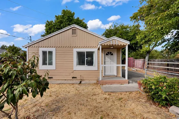 111 N HINKLEY AVE