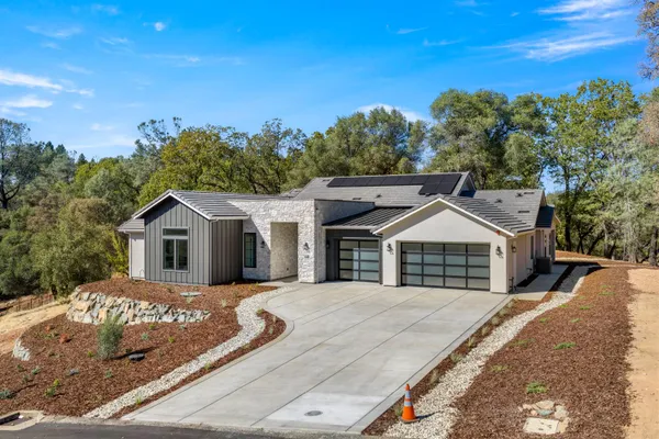 23222 DARKHORSE DR