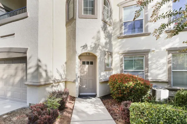 5520 TARES CIR
