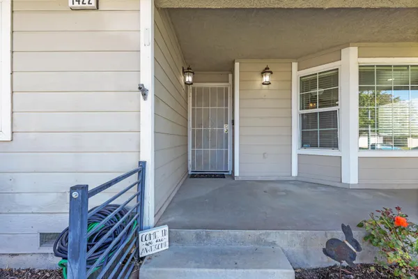 1422 SILVA AVE