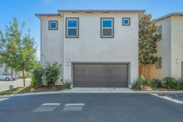 4432 OCEAN LN