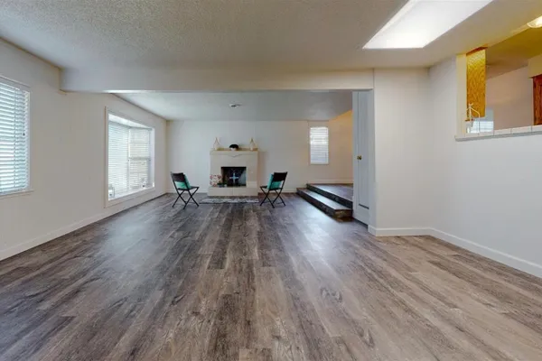 2404 QUEENAIRE LN