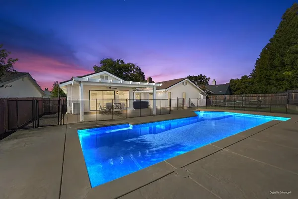 8666 GAINES AVE