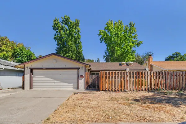 2767 LONDONDERRY DR