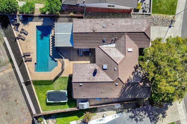 8666 GAINES AVE