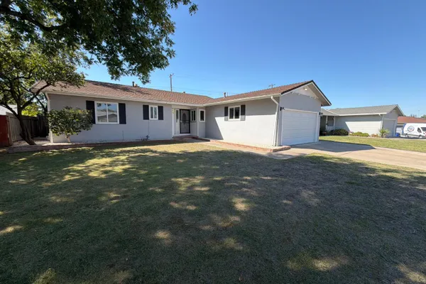 5208 FERNWOOD WAY