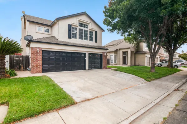422 MONTCLAIR LN