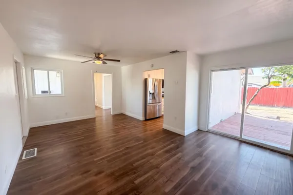 5208 FERNWOOD WAY