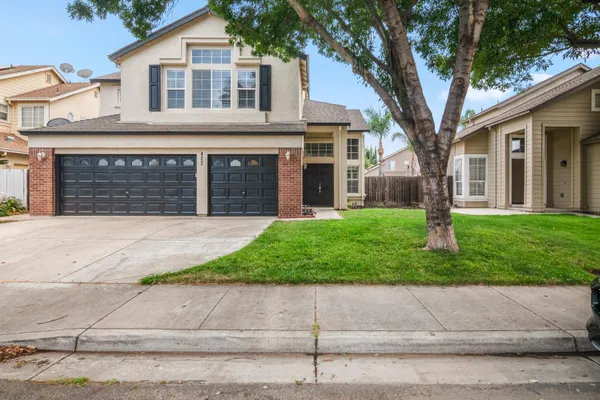 422 MONTCLAIR LN
