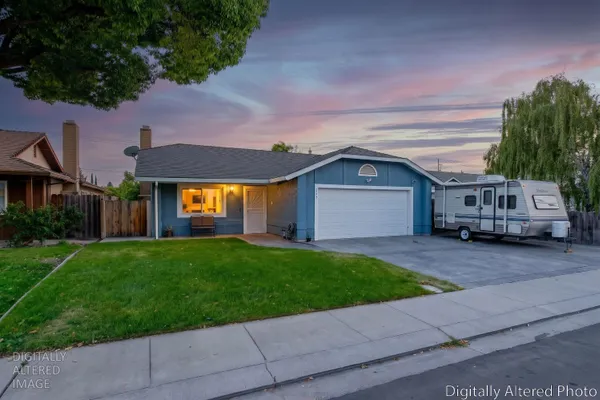 644 SWALLOW DR