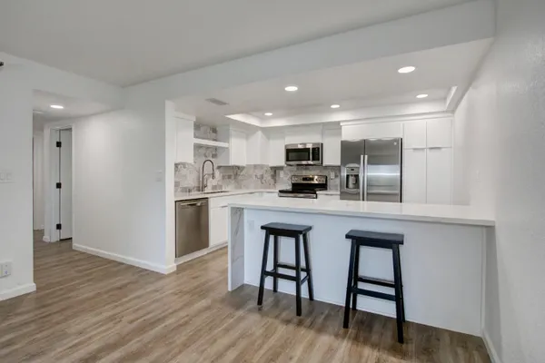 500 N ST 504