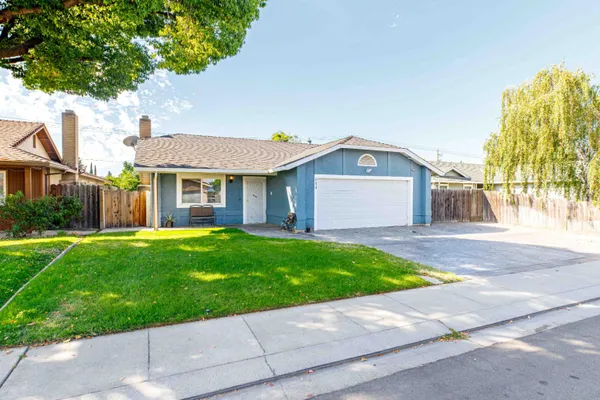 644 SWALLOW DR