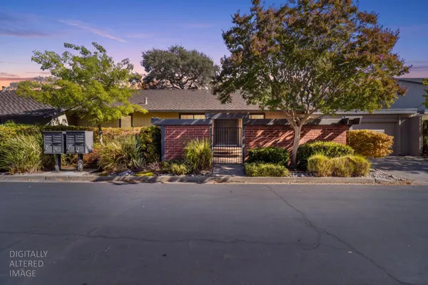 8737 BLUFF LN