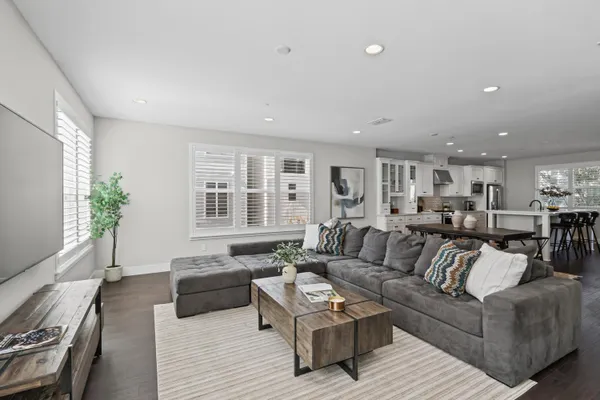 1006 MINT CHIP LN