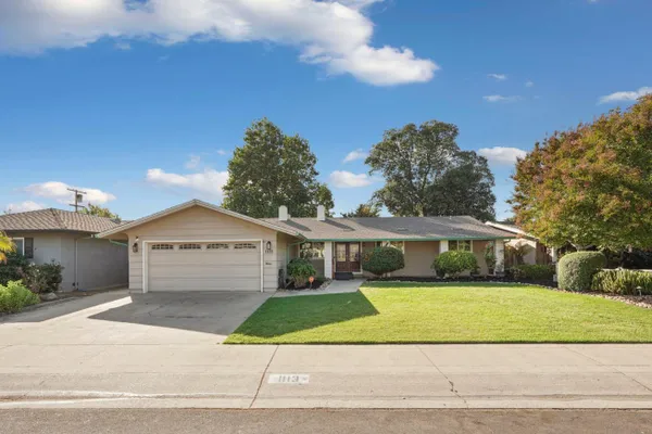 1131 GREEN OAKS WAY