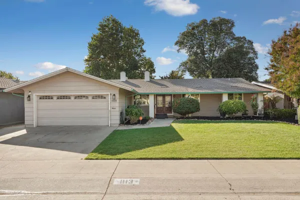 1131 GREEN OAKS WAY