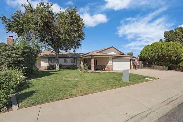303 VINEYARD DR