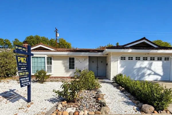 2404 QUEENAIRE LN
