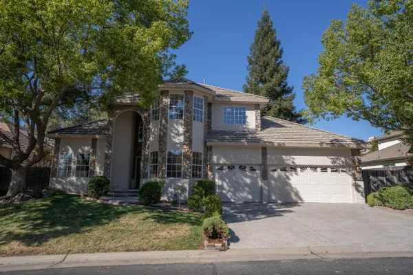 6866 FALLSBROOK CT