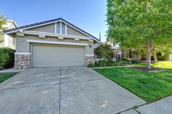1086 CALLANDER WAY