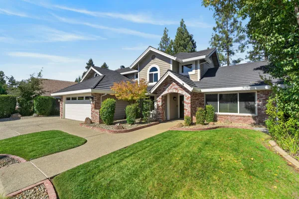 4933 BROWNSTONE CT