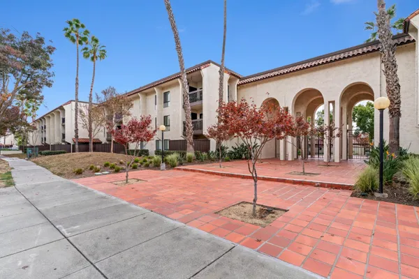39865 CEDAR BLVD 131