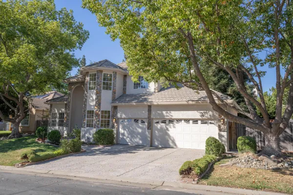 6866 FALLSBROOK CT