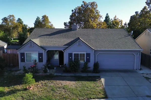 1060 LEAKE CIR