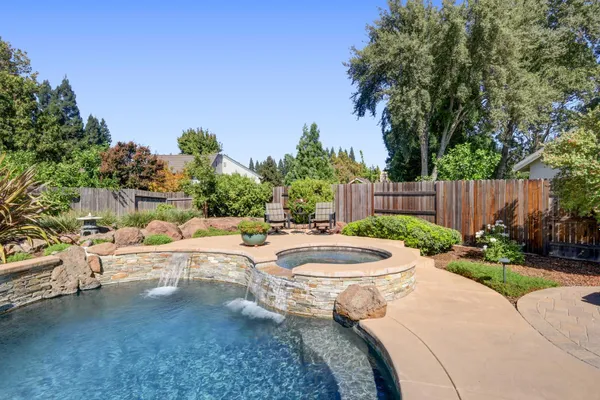2208 COLD STREAM CT
