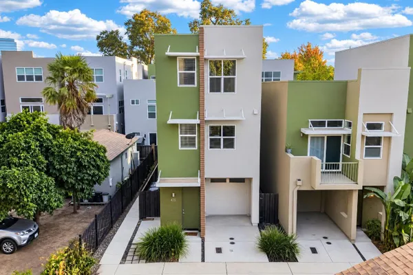 425 OUTRIGGER LN