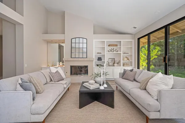11380 HUNTINGTON VILLAGE LN