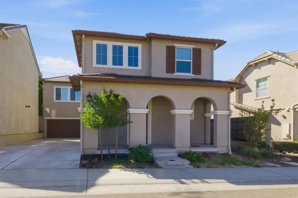 1376 LARKSPUR DR