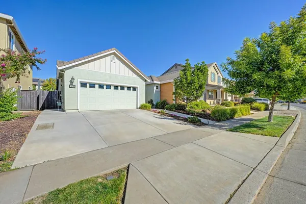 3670 EDINGTON DR