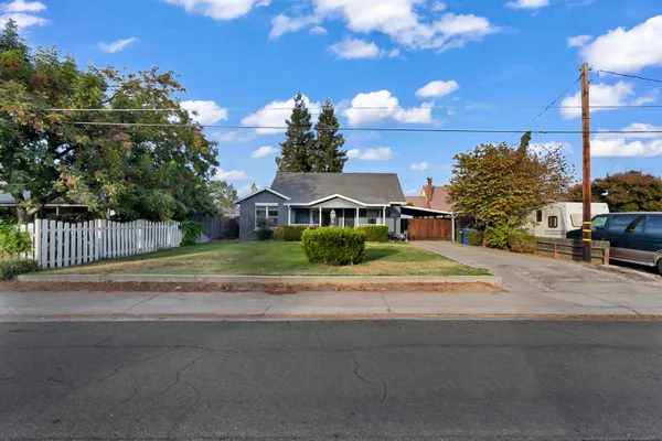 3308 FRESNO ST