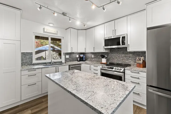 14090 TORREY PINES DR