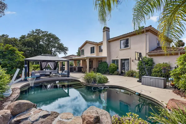 433 CALABRIA CT